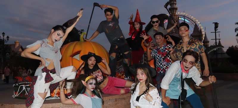 Mặt nạ nhanh, tiện lợi; trang điểm Halloween linh hoạt và tạo hình chi tiết hơn. 