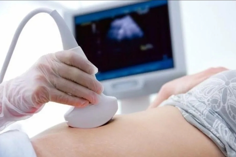 Thiết bị siêu âm, tư thế tử cung và kinh nghiệm đọc kết quả đều có thể ảnh hưởng đến việc quan sát phôi thai.
