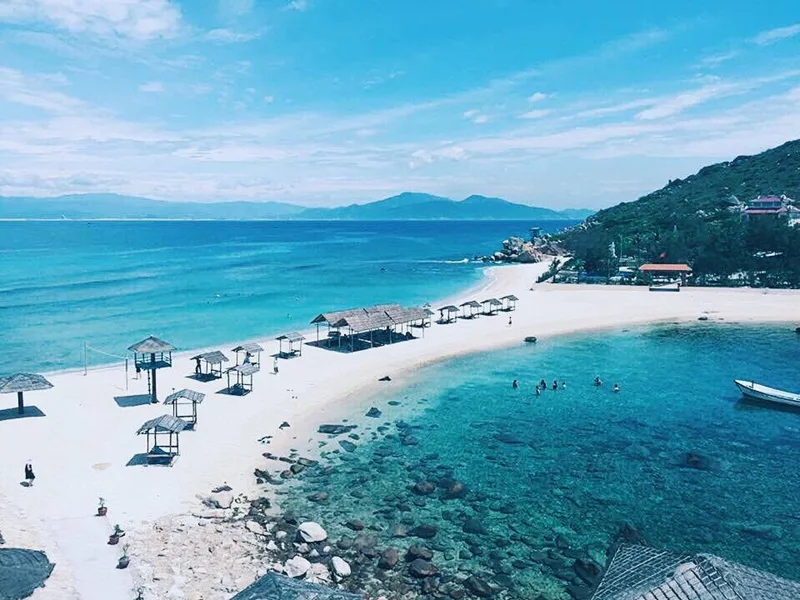 Thưởng thức những món ăn đặc sản trứ danh làm say lòng du khách tại Nha Trang.